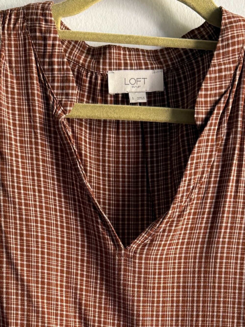 LOFT Brown Plaid Short Sleeve V-Neck Blouse - Size S EUC